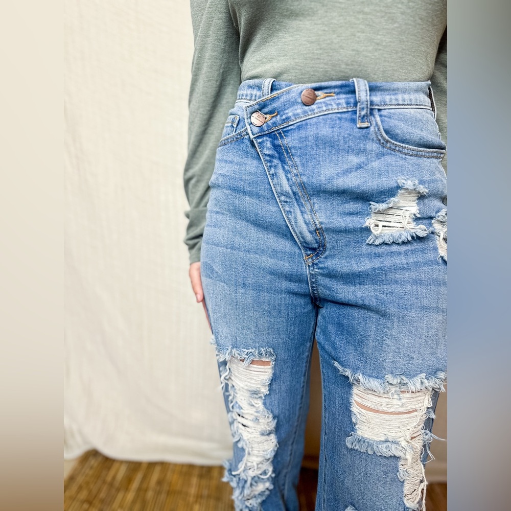 Straight jeans/ diagonal seam